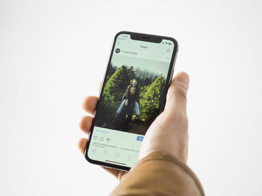 hand holding a phone being tracked